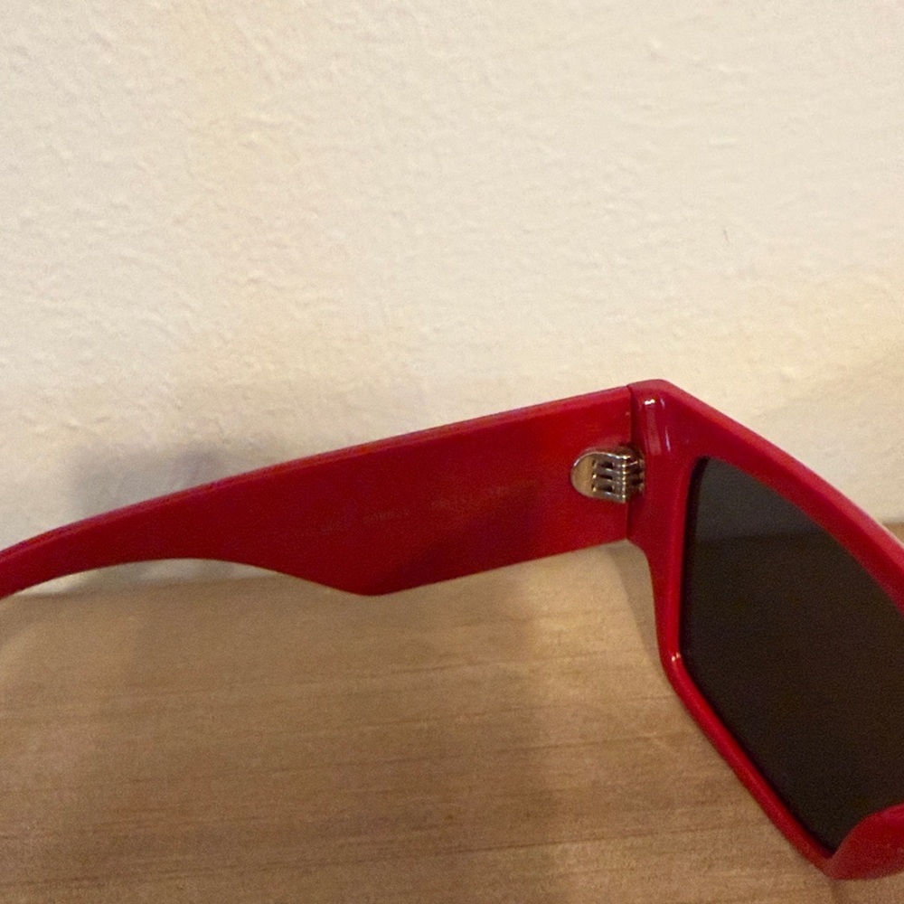 Dolce & Gabbana Bold Red Sunglasses unisex - Picture 5 of 7